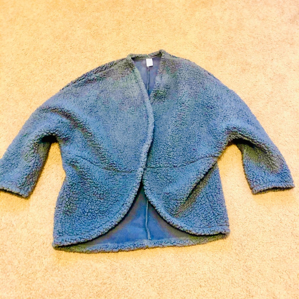 Fuzzy grey mid length sleeve cardigan